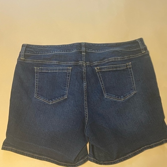 Torrid Denim Jean Shorts size 20 - Picture 3 of 8